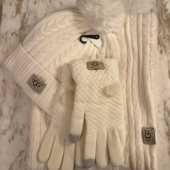 - UGG Winter White pom pom hat infinity scarf & glove set NWT - Picture 1 of 5